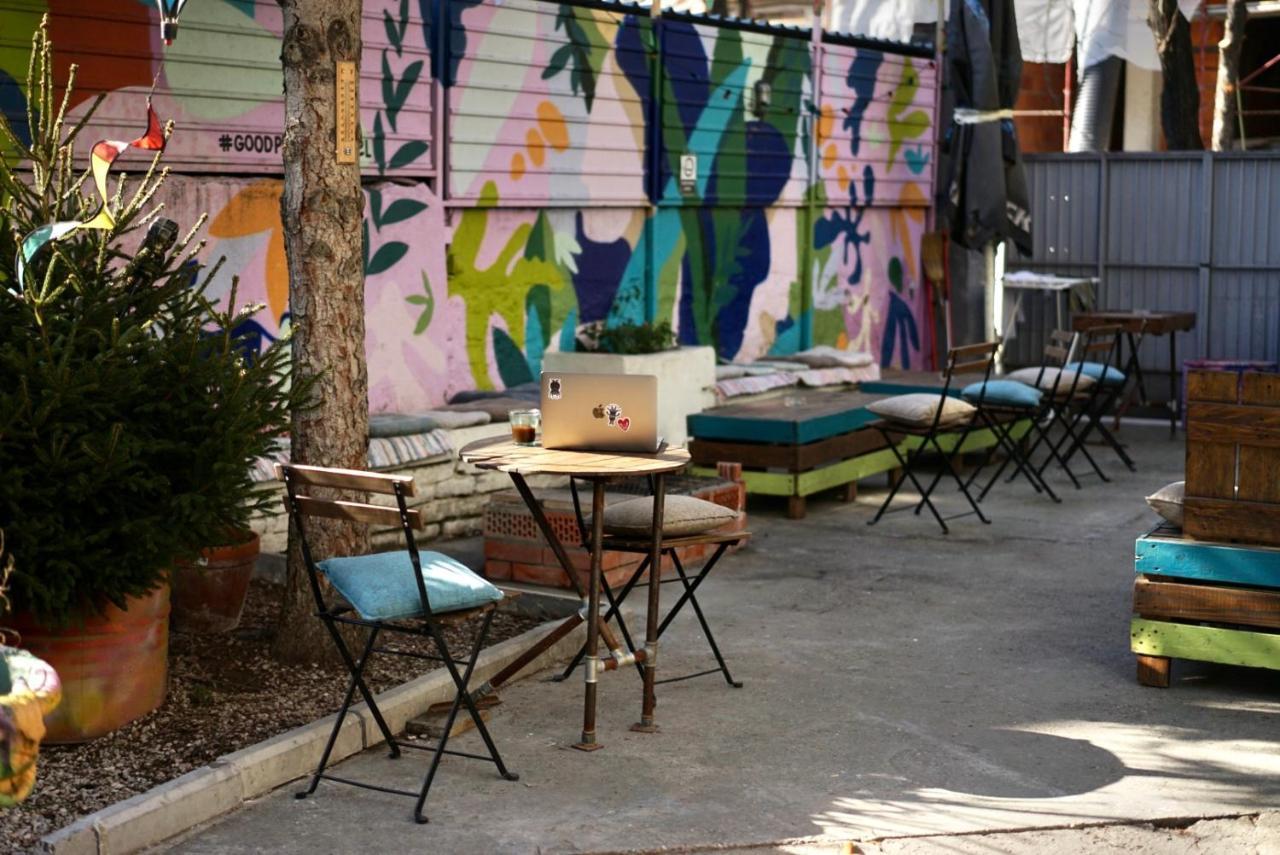 Good People Design Hostel Belgrad Exteriör bild