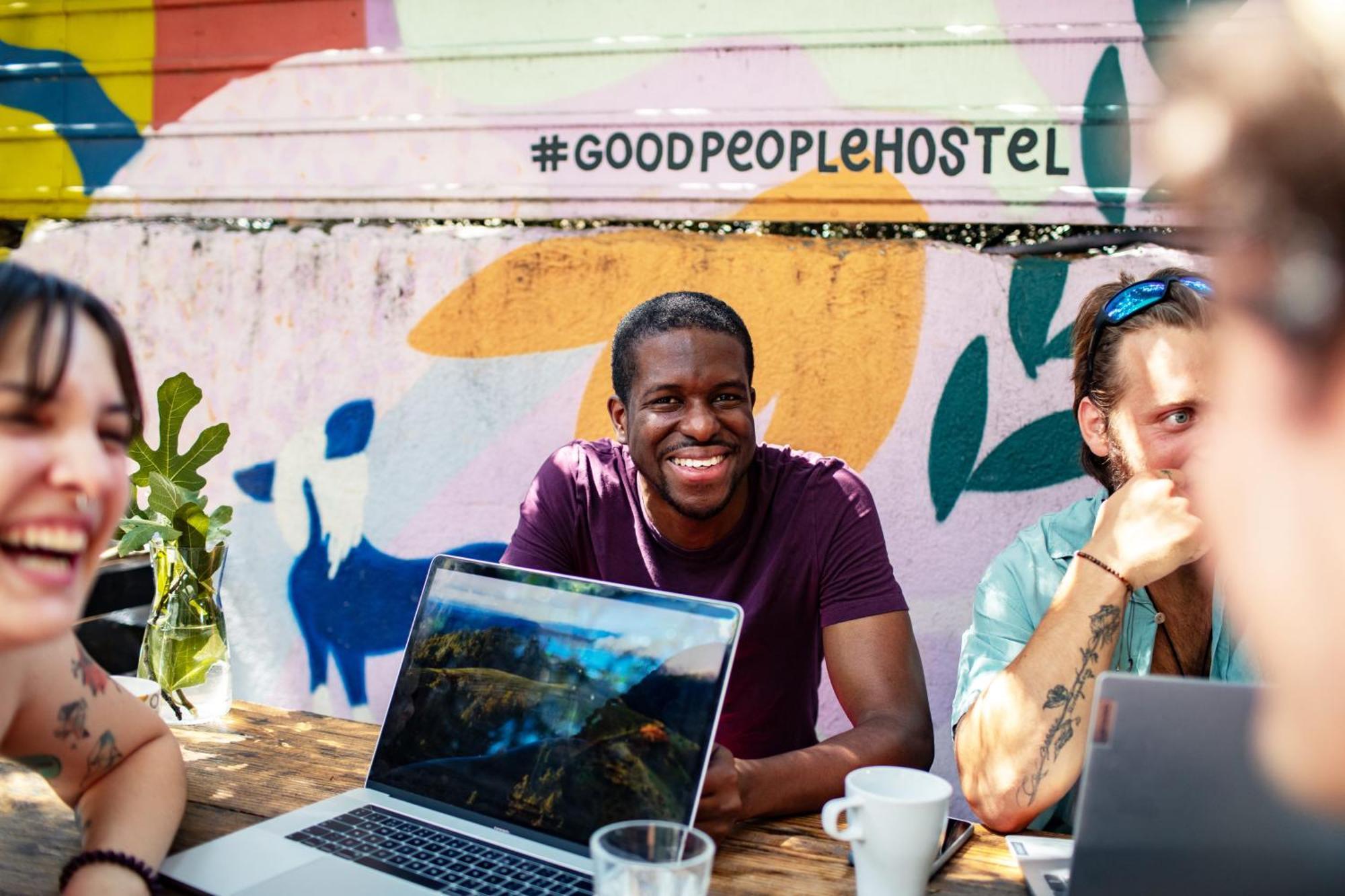Good People Design Hostel Belgrad Exteriör bild