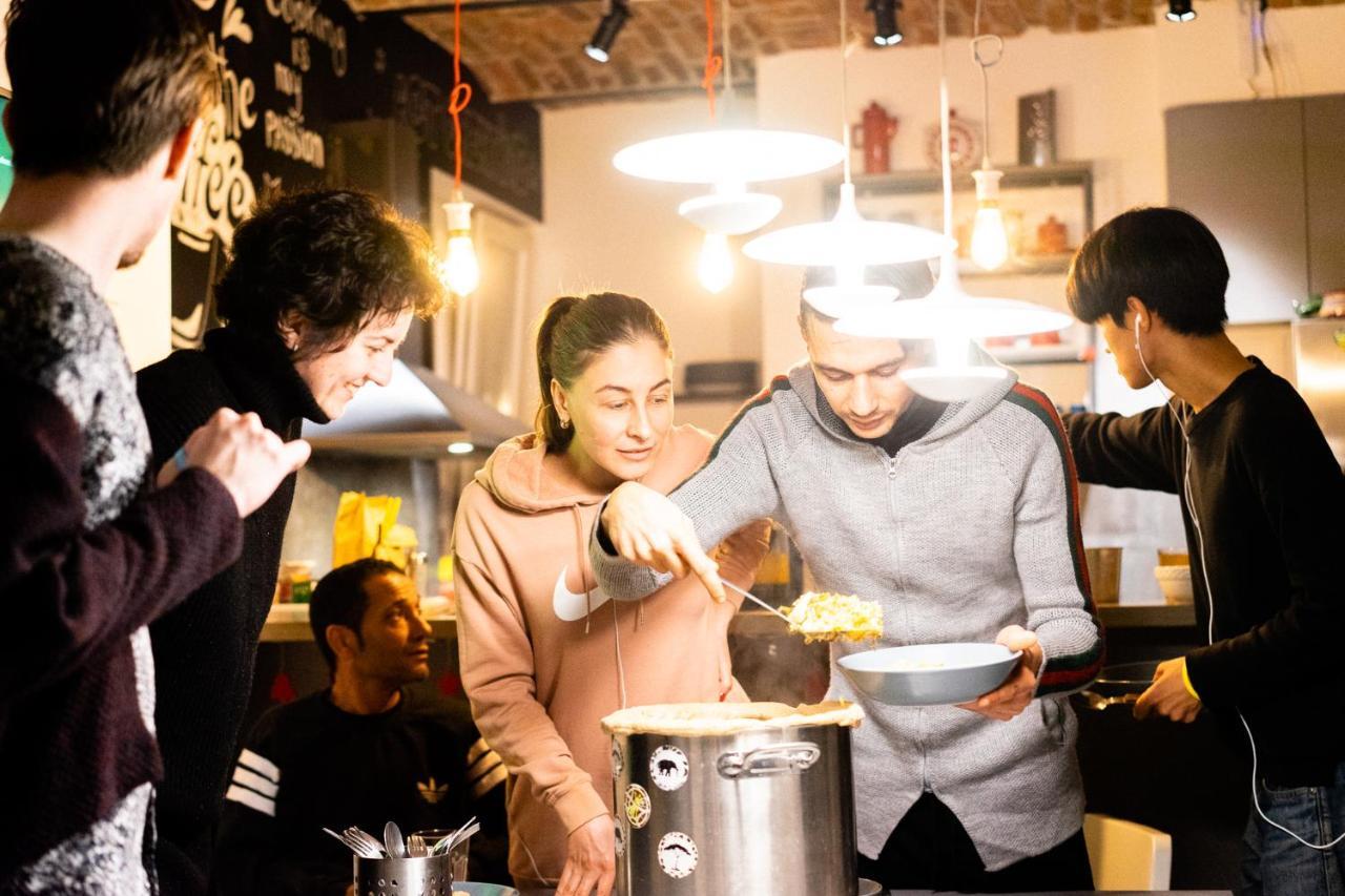 Good People Design Hostel Belgrad Exteriör bild
